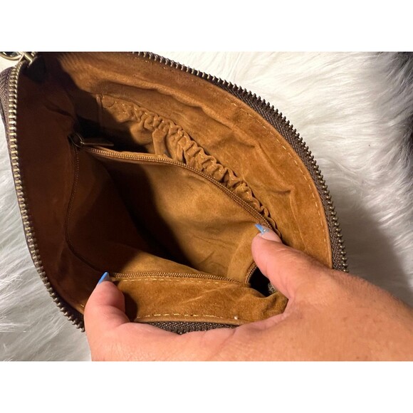 Patricia Nash tooled leather Cassini wristlet like new - Picture 3 of 5